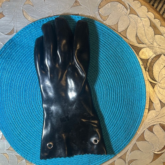 Black Men's Accessory Gloves - Picture 2 of 2